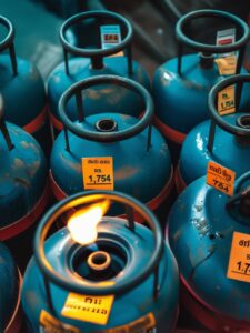 Commercial cylinder prices increase in Tamil Nadu_ One cylinder sold for Rs. 1,754